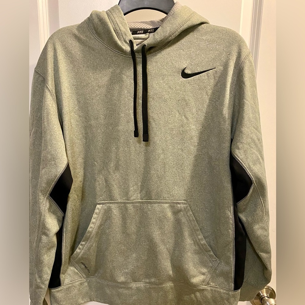 Nike Therma-Fit Mens Gray Medium hoodie. Excellent condition!!
